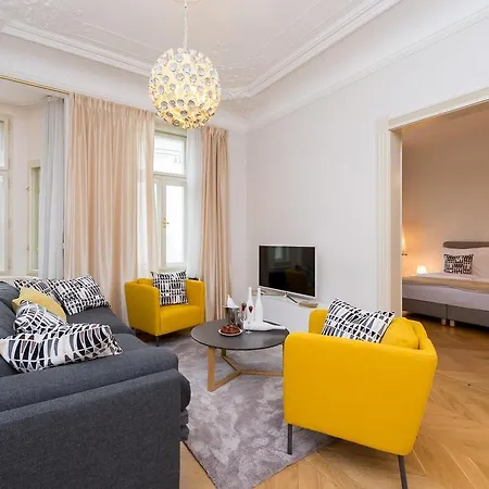 3 Bedroom Valentinska Apartment *