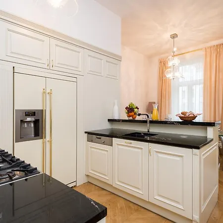 3 Bedroom Valentinska Apartment Prague